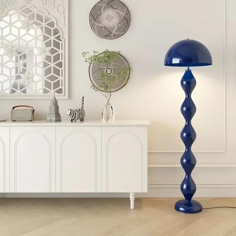 Moderne gulvlampe i skandinavisk stil
