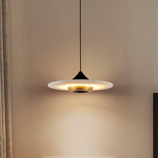 Marmor pendellampe i flyvende tallerken design