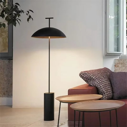 Nordisk minimalistisk gulvlampe