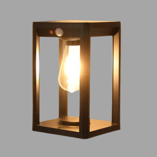 Solcellelampe på søjle