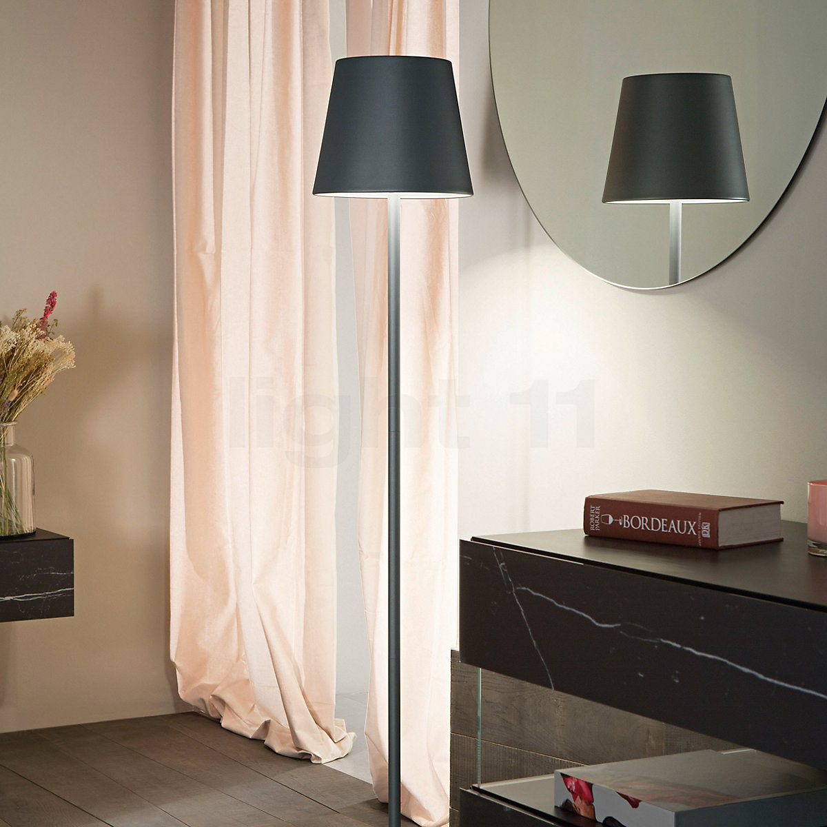 Opladbar LED-gulvlampe i moderne design