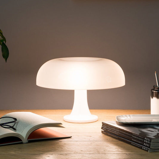 Minimalistisk svampeformet bordlampe